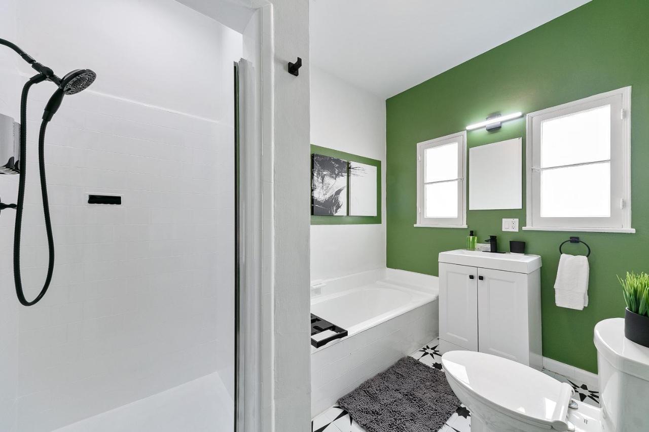 Beverly Hills Stylish & Central 1 Bedroom Apt + Parking ロサンゼルス エクステリア 写真