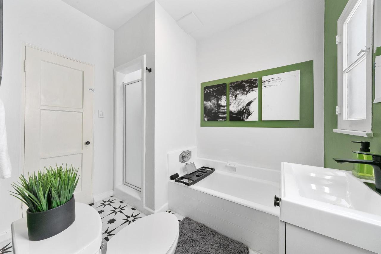 Beverly Hills Stylish & Central 1 Bedroom Apt + Parking ロサンゼルス エクステリア 写真
