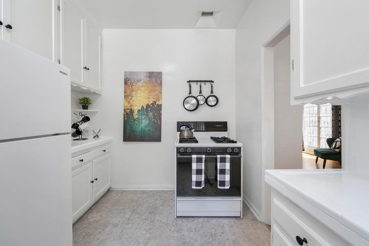 Beverly Hills Stylish & Central 1 Bedroom Apt + Parking ロサンゼルス エクステリア 写真
