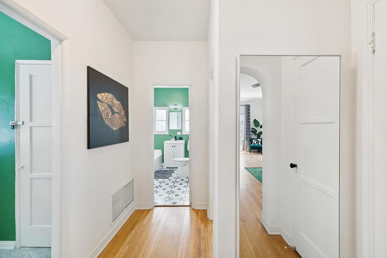 Beverly Hills Stylish & Central 1 Bedroom Apt + Parking ロサンゼルス エクステリア 写真