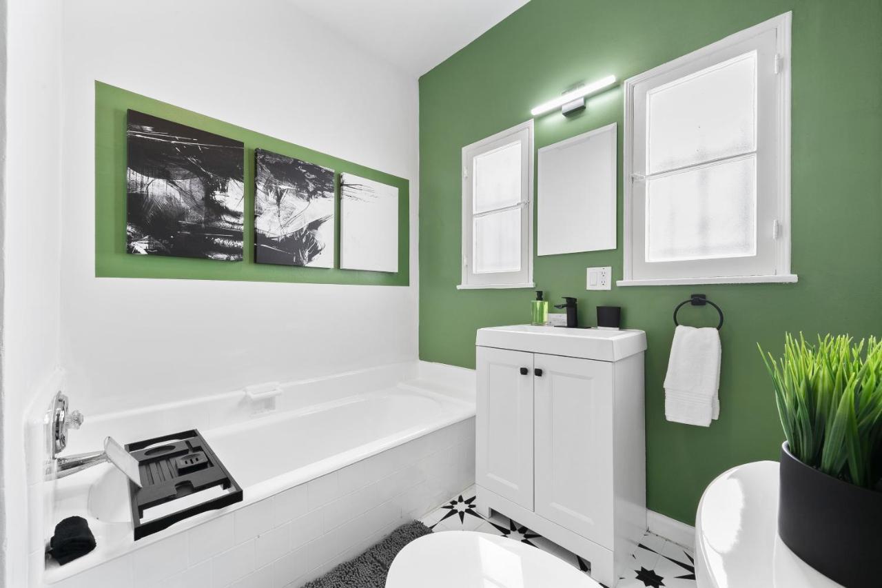 Beverly Hills Stylish & Central 1 Bedroom Apt + Parking ロサンゼルス エクステリア 写真