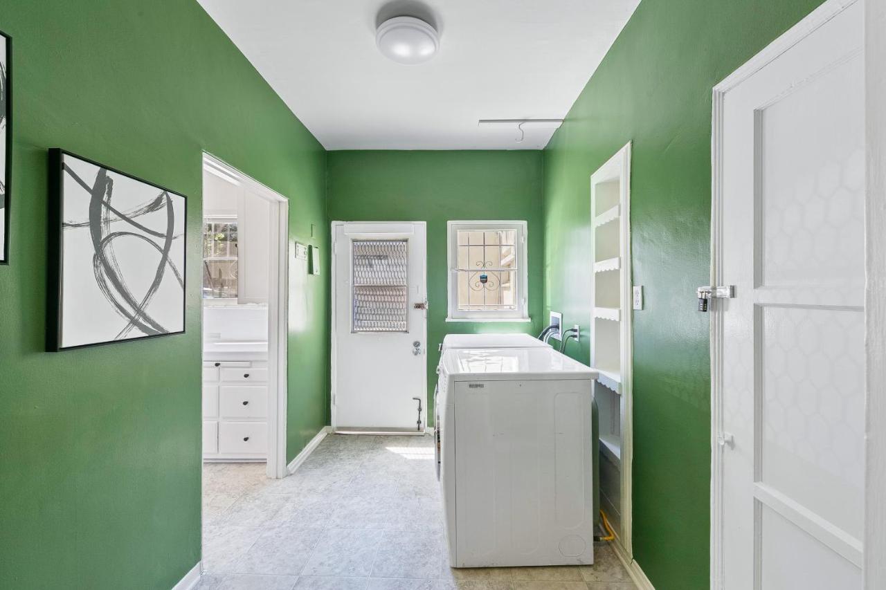 Beverly Hills Stylish & Central 1 Bedroom Apt + Parking ロサンゼルス エクステリア 写真