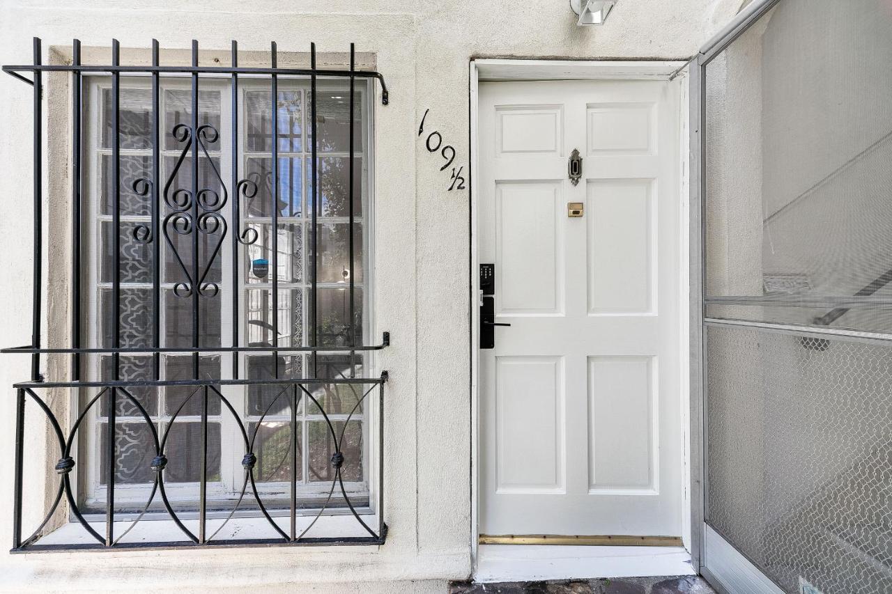 Beverly Hills Stylish & Central 1 Bedroom Apt + Parking ロサンゼルス エクステリア 写真